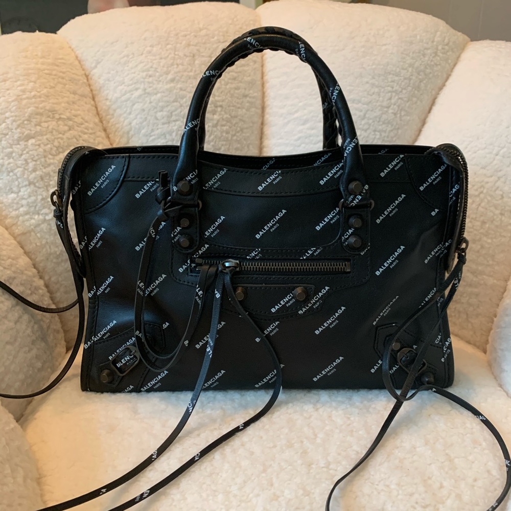 BALENCIAGA CLASSIC CITY BAG W/ LOGO!